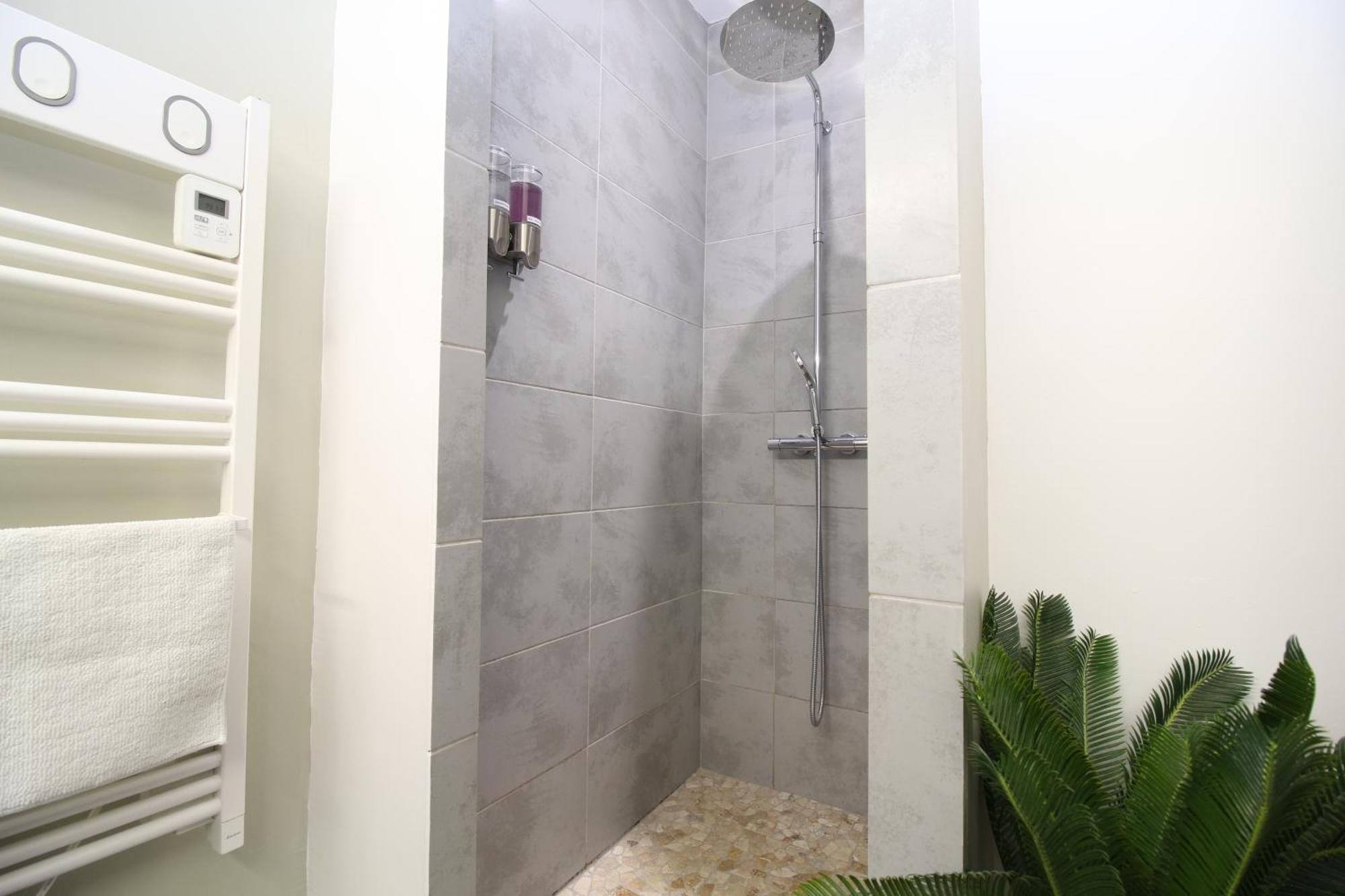 T3 Appartement Hypercentre Proche Commerce- Parking - 2 Chambres Wifi Gratuit Avignon Luaran gambar