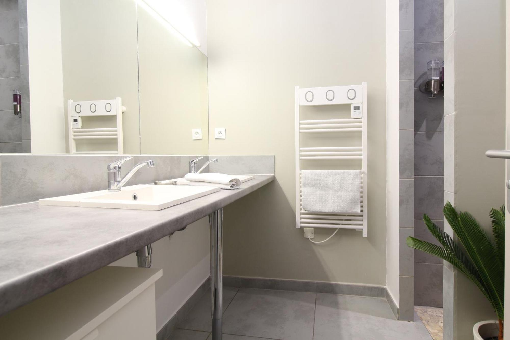 T3 Appartement Hypercentre Proche Commerce- Parking - 2 Chambres Wifi Gratuit Avignon Luaran gambar